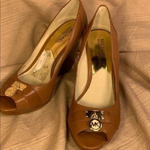 Michael Kors leather wedge classic shoes w/MK lock